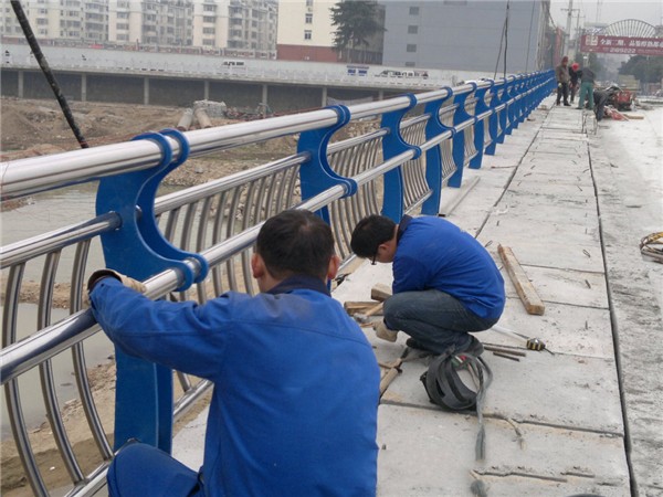 南充不锈钢桥梁护栏除锈维护的重要性及其方法